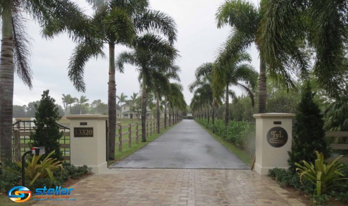 shapiro-pertnoy-l-residence-entrance-bronze-plaques